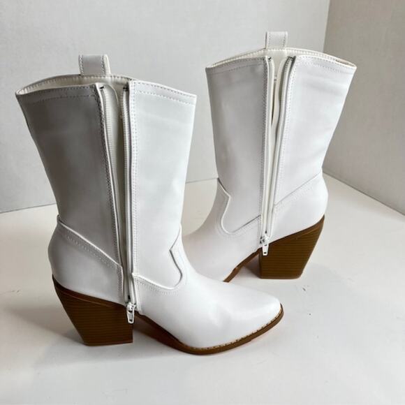 Sleek New Sz 7.5 White Cowboy Boots Ready to Ride. - Picture 9 of 12